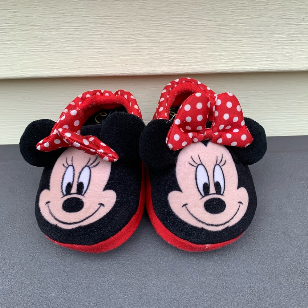 Minnie Mouse Slippers 🎀 - Picture 1 of 4